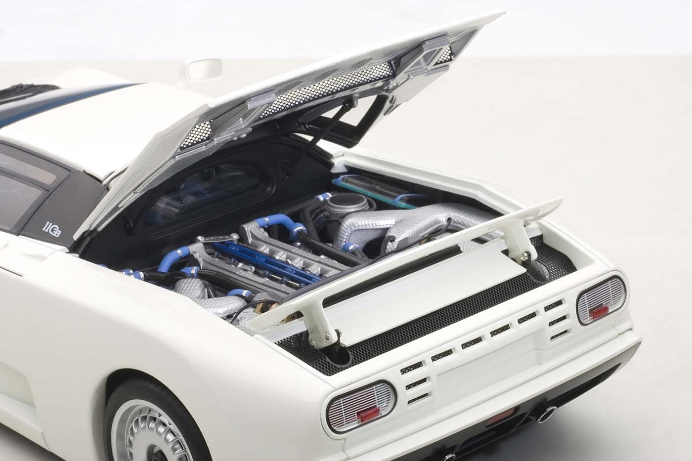 Bugatti EB110 GT White 1/18 Diecast Model Car by Autoart
