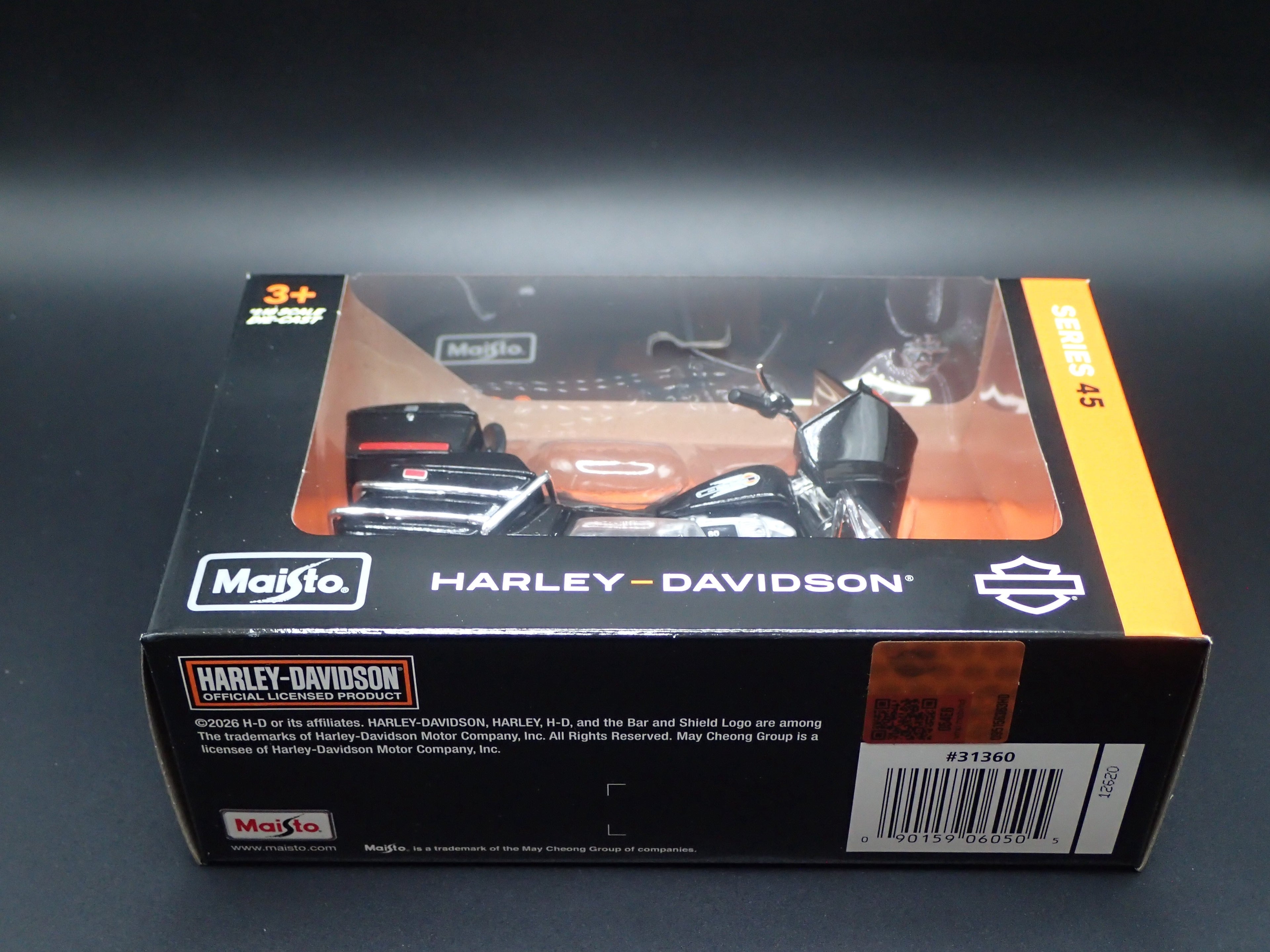 1988 FLT TOUR GLIDE HARLEY DAVIDSON MOTORCYCLE SERIES 45 1/18 DIECAST MODEL