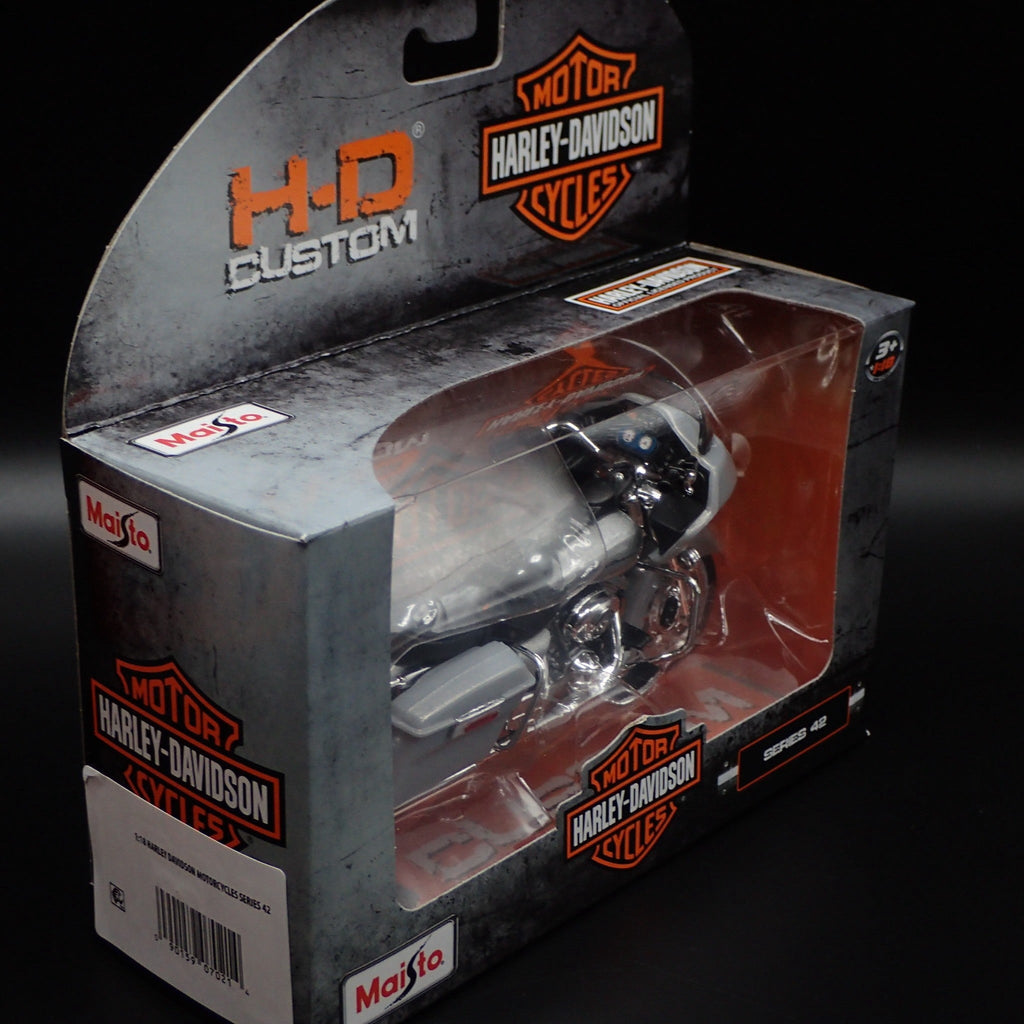2002 02 FLTR ROAD GLIDE HARLEY DAVIDSON MOTORCYCLE MAISTO SERIES 42 1/18 MODEL