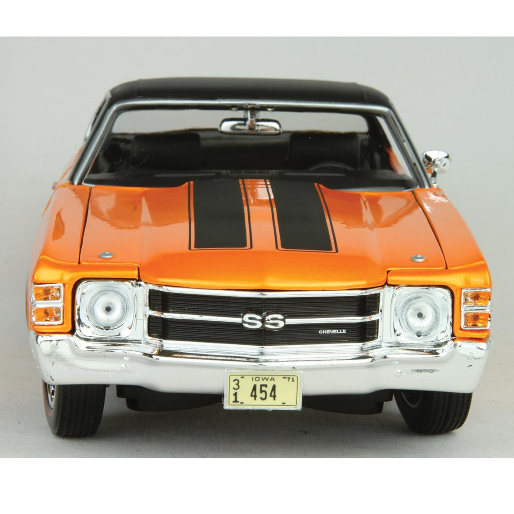 Maisto 1:18 Scale 1971 Chevy Chevelle SS 454 Coupe Diecast Vehicle (Colors May Vary)