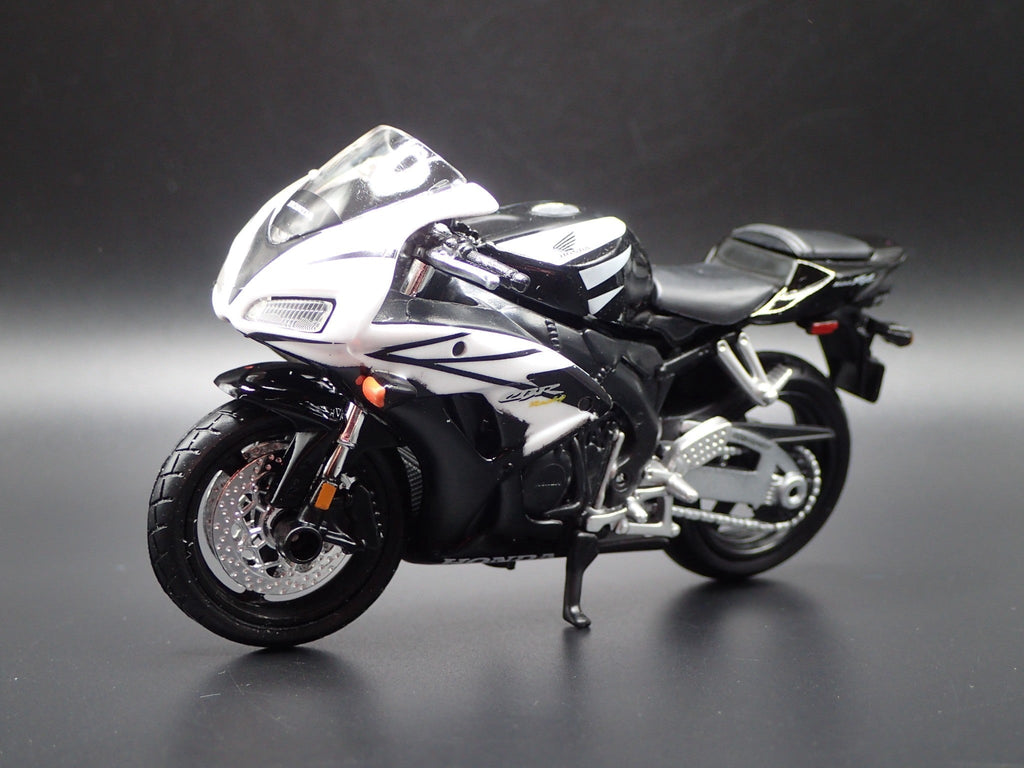 Open Box HONDA CBR1000RR SPORT BIKE MOTORCYCLE 1/18 SCALE DIORAMA DIECAST MODEL BIKE