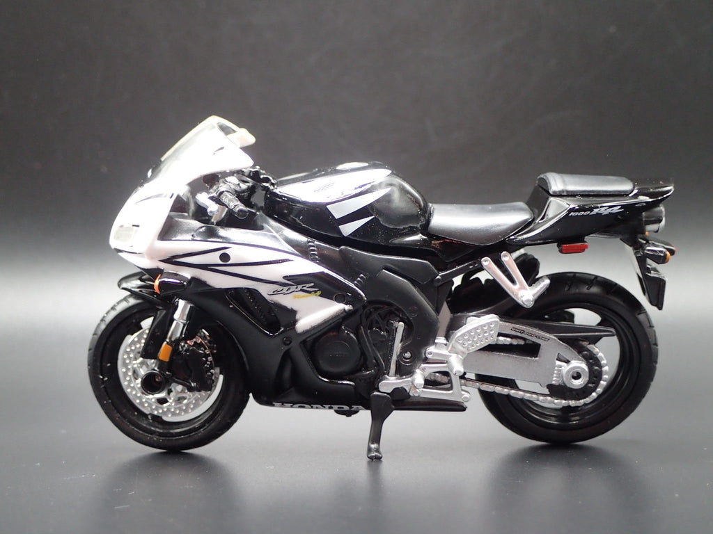Open Box HONDA CBR1000RR SPORT BIKE MOTORCYCLE 1/18 SCALE DIORAMA DIECAST MODEL BIKE