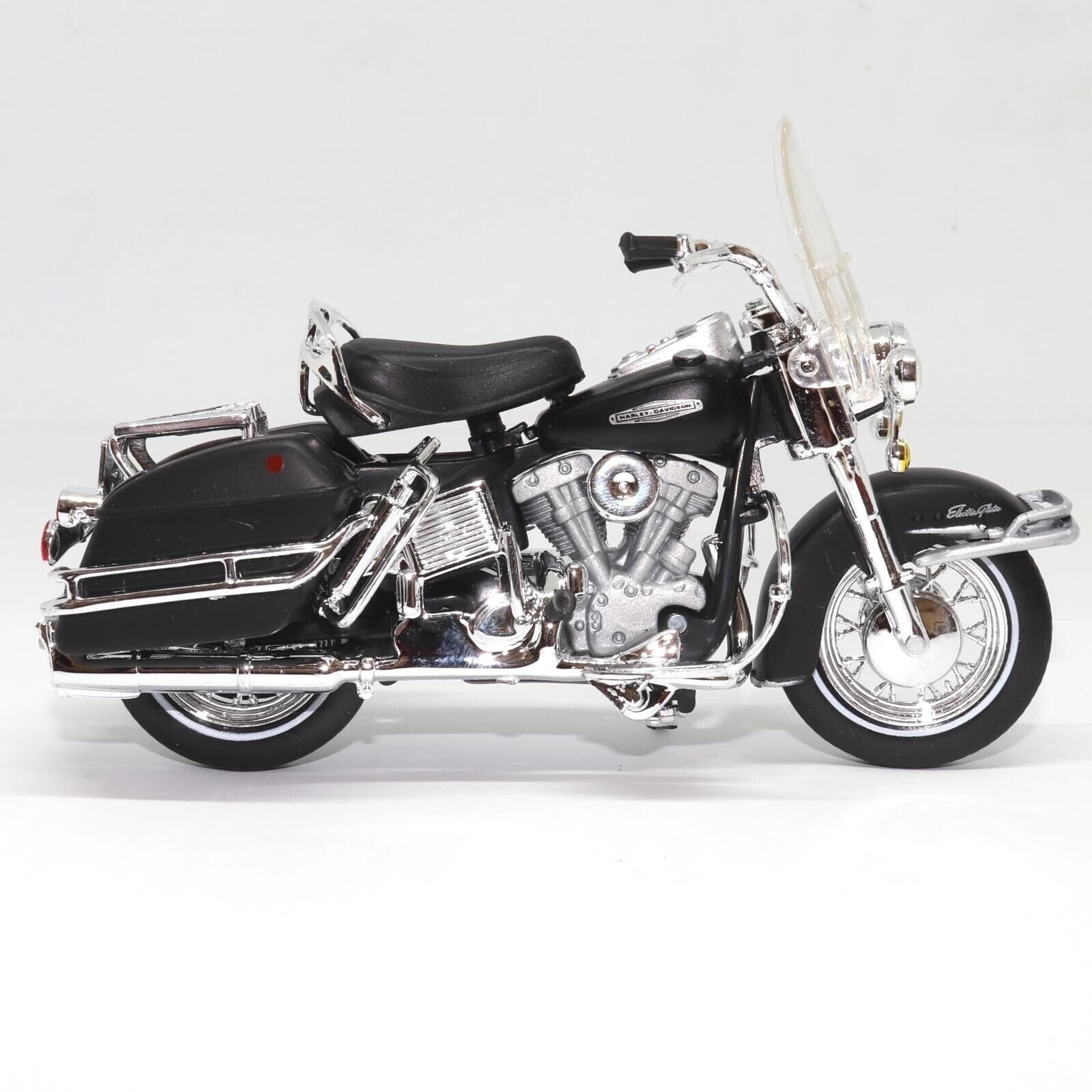 Harley Davidson FLH Electra Glide (1966) Motorcycle [1:18 scale in Black]