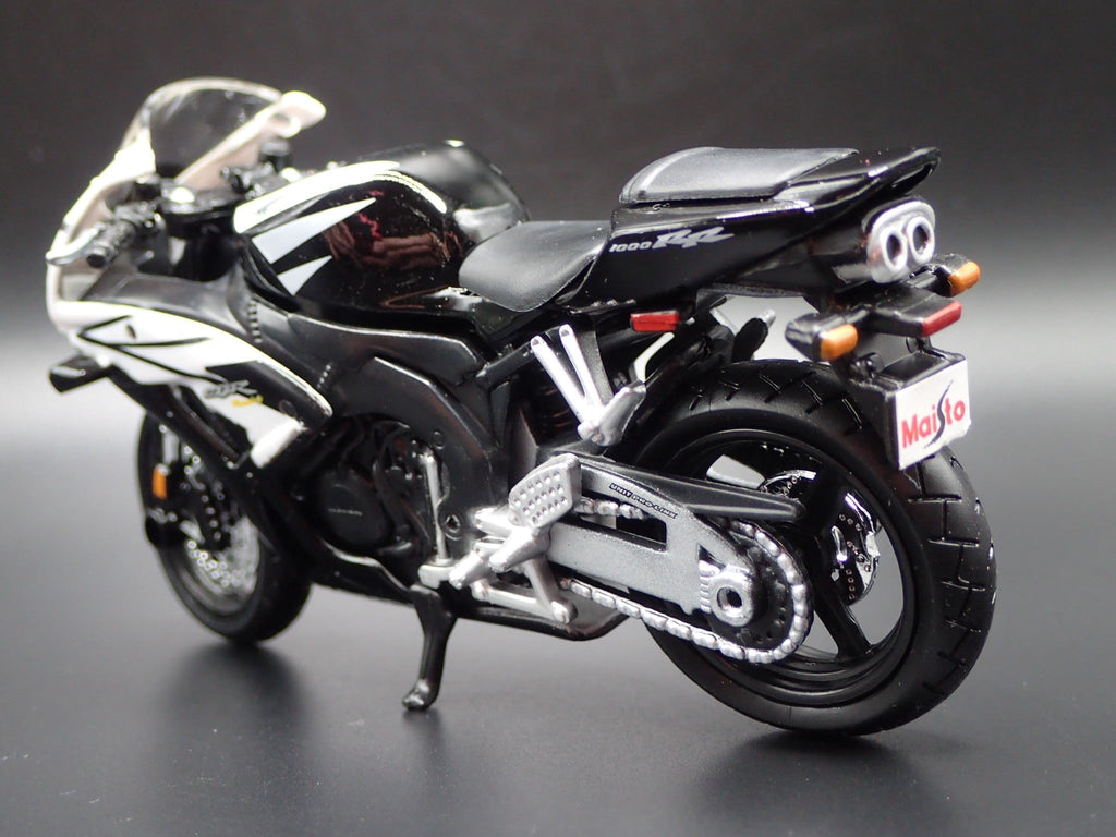 Open Box HONDA CBR1000RR SPORT BIKE MOTORCYCLE 1/18 SCALE DIORAMA DIECAST MODEL BIKE