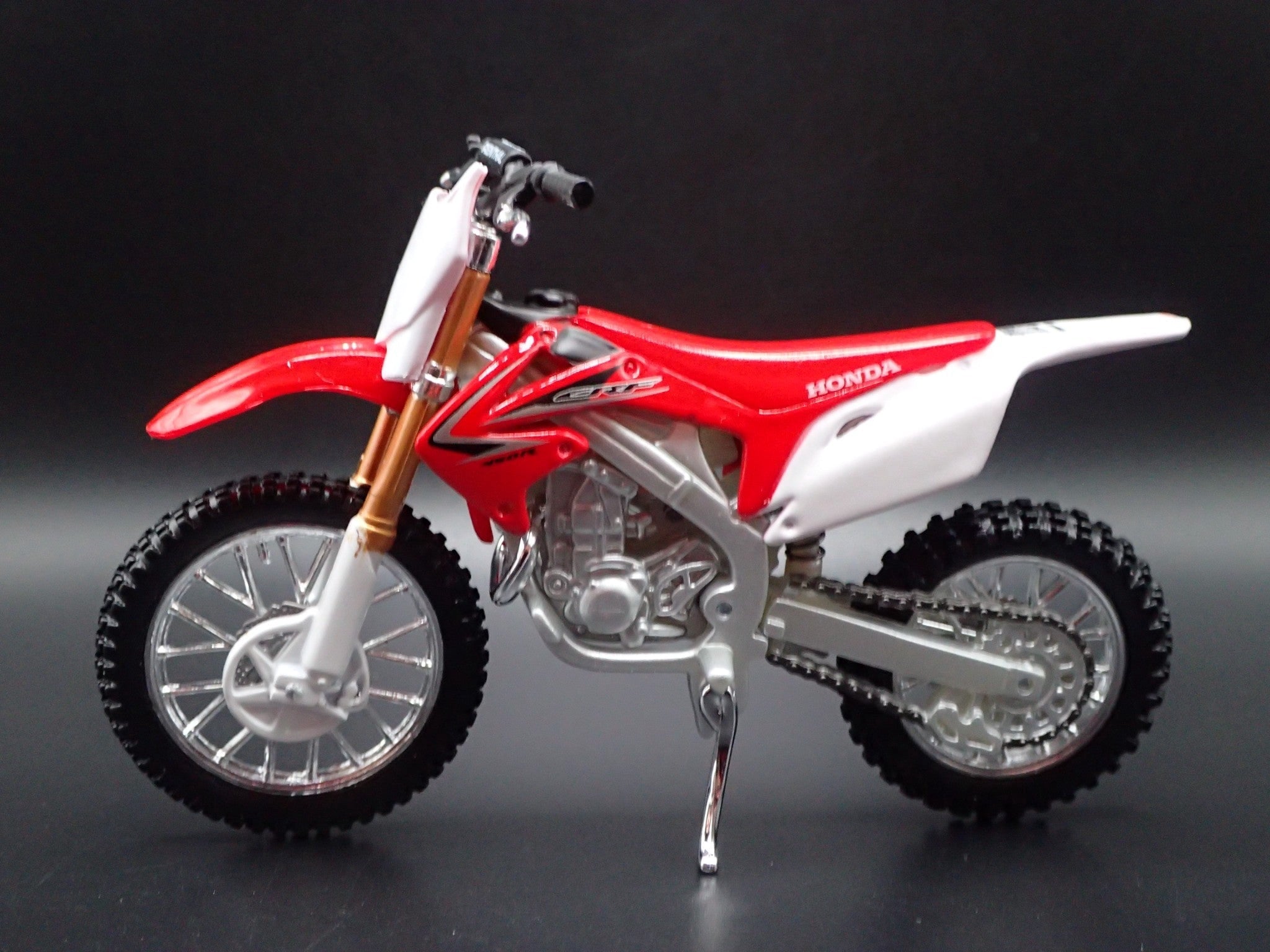 Open Box HONDA CRF450R DIRT BIKE MOTORCYCLE RED 1/18 SCALE DIORAMA DIECAST MODEL BIKE