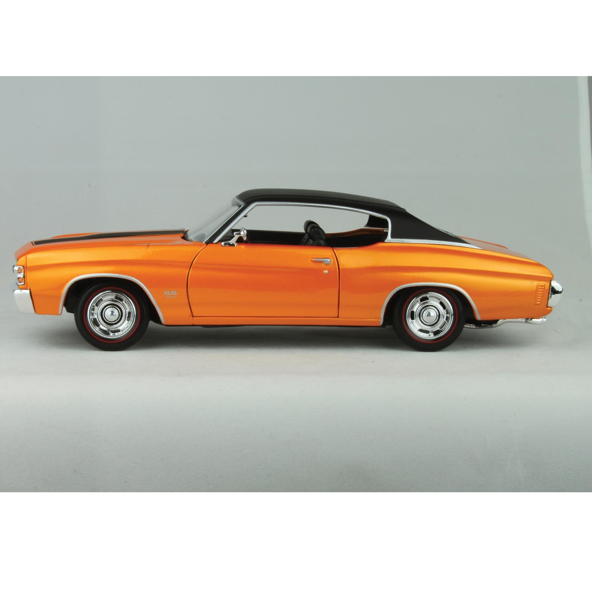 Maisto 1:18 Scale 1971 Chevy Chevelle SS 454 Coupe Diecast Vehicle (Colors May Vary)