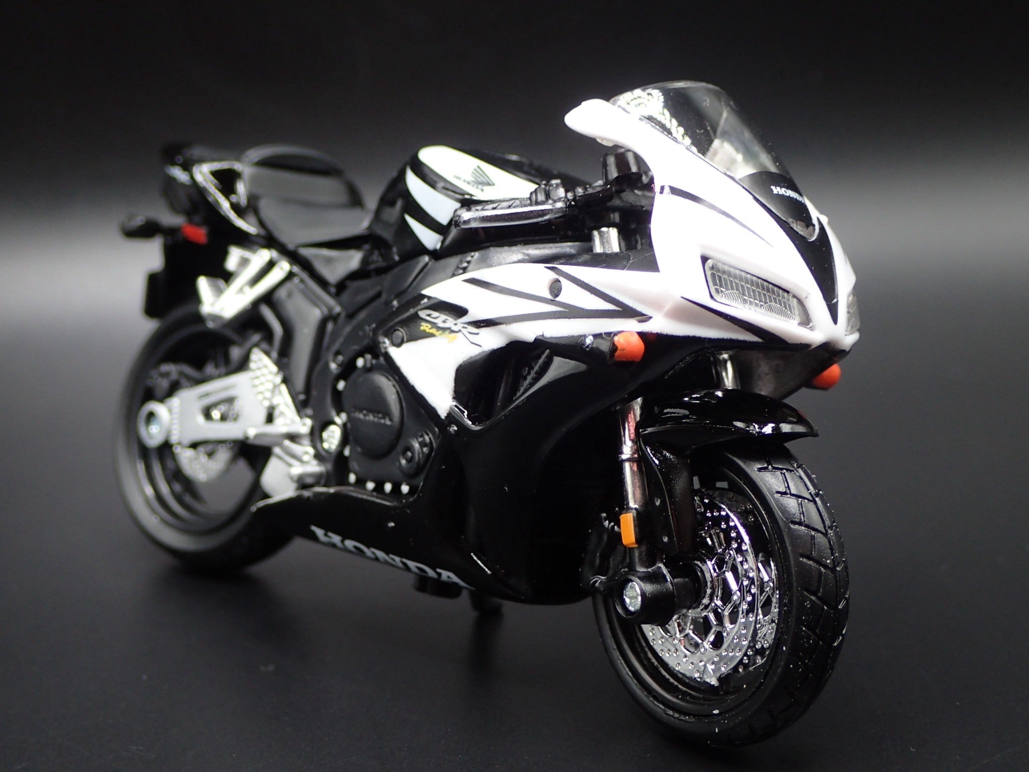 Open Box HONDA CBR1000RR SPORT BIKE MOTORCYCLE 1/18 SCALE DIORAMA DIECAST MODEL BIKE